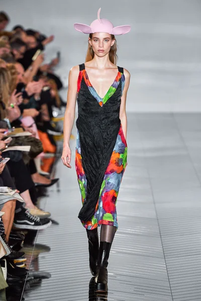 Look 10